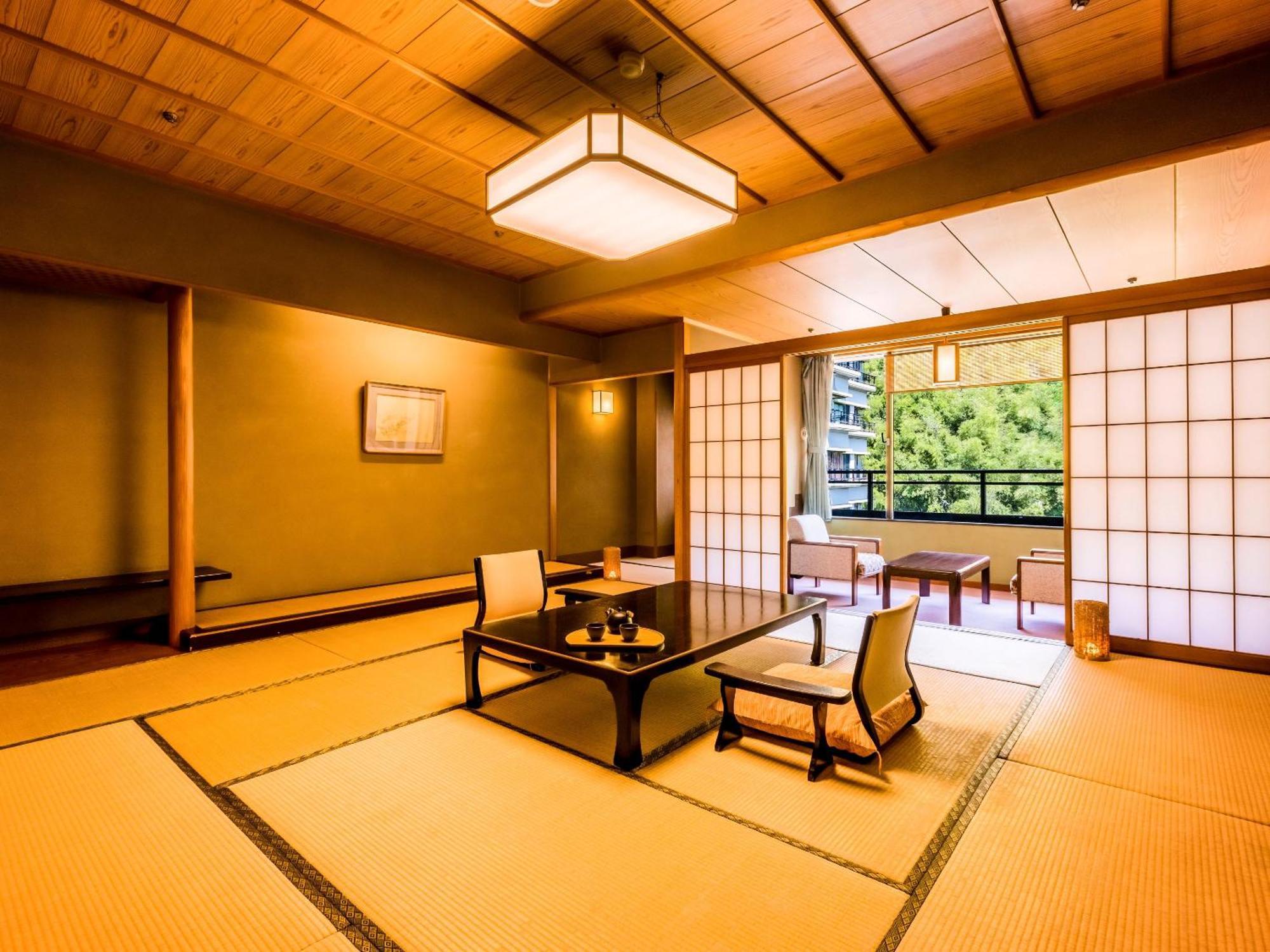 Ooedo Onsen Monogatari Premium Saiki Bekkan Misasa Esterno foto