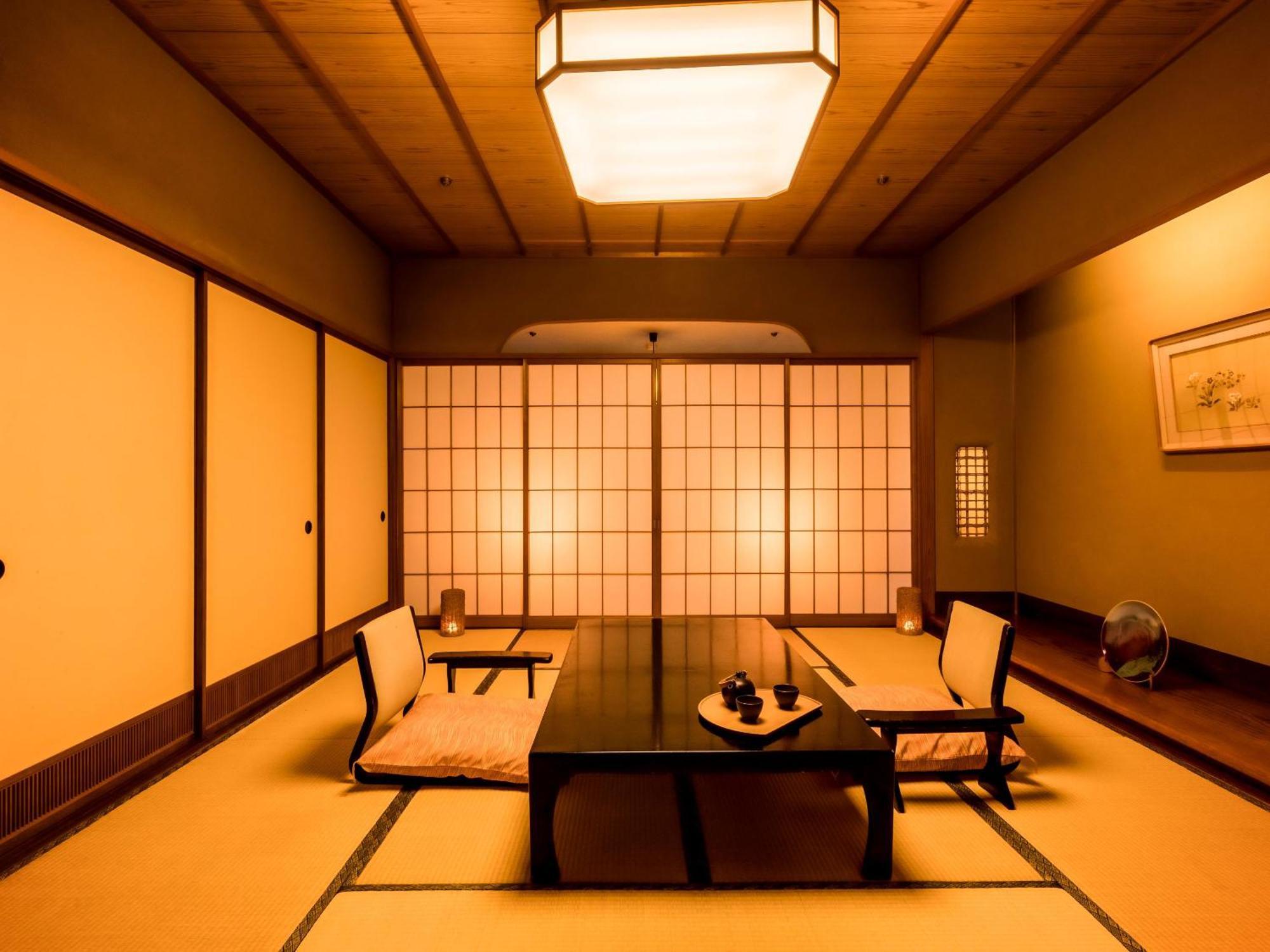 Ooedo Onsen Monogatari Premium Saiki Bekkan Misasa Camera foto